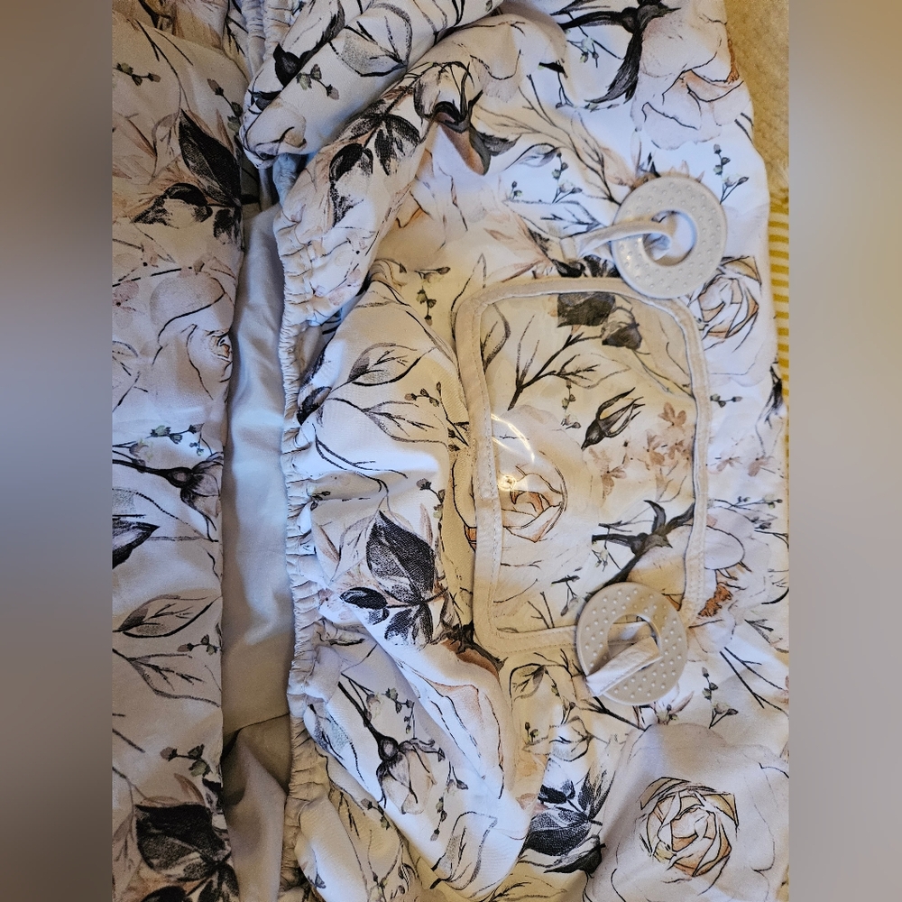 Binxy Baby Floral Shopping Cart Cover with Phone Pocket And Toy Ring Details